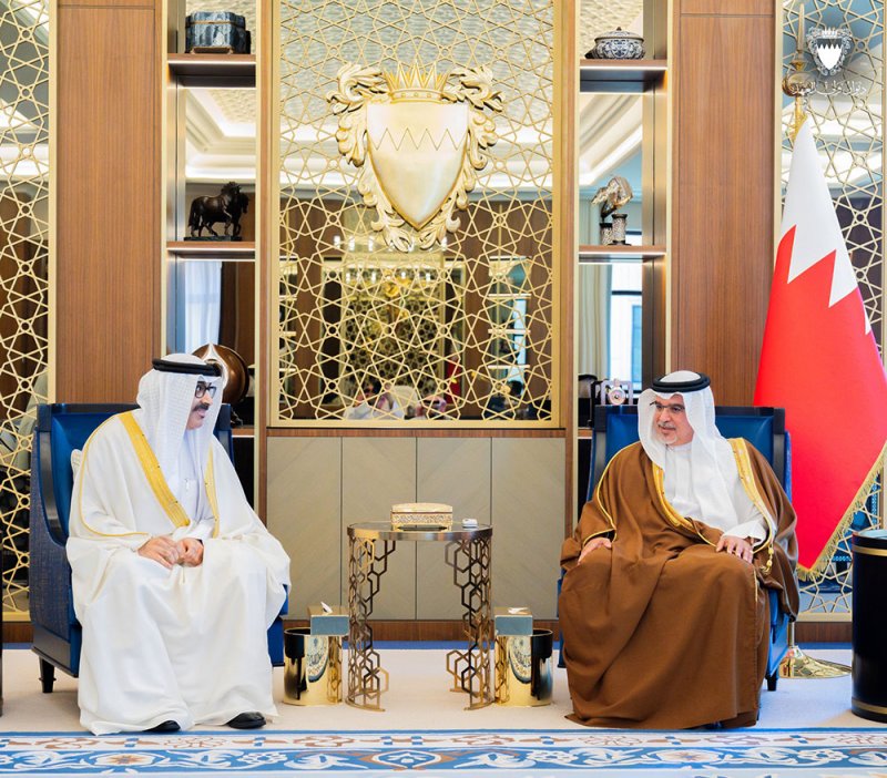 سمو ولي العهد رئيس مجلس الوزراء يلتقي المعلمين الفائزين بالمسابقات التعليمية التي أقامتها الإمارات