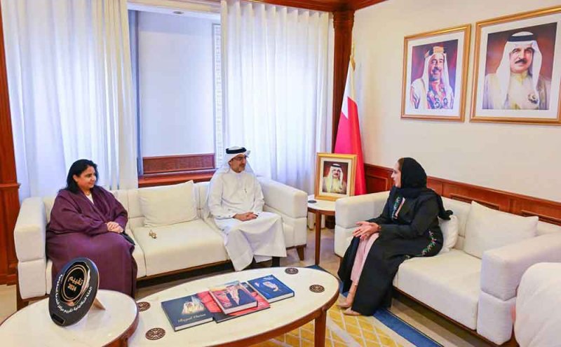 وزارة الإسكان تتسلم الدرع البلاتيني ضمن برنامج "تقييم 5" لتميز مركز خدمة العملاء عن بُعد