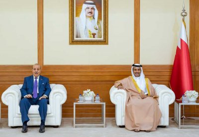 وزير الإعلام يستقبل سفير دولة فلسطين لدى مملكة البحرين