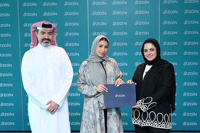 زين البحرين تعلن عن أول موظفة تحصل  على جائزة “مكافآت الولاء الوظيفي”