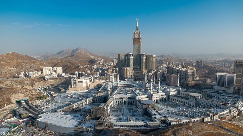 فيديو.. رصد تسلل عشرات الحجاج إلى مكة عبر الصحراء