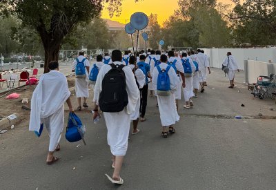 بالصور: حجاج البحرين يتجهون إلى منى لرمي الجمرات