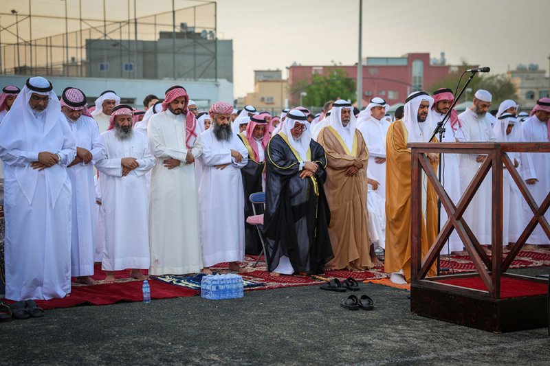 بالصور: جموع المصلين يؤدون صلاة عيد الأضحى المبارك