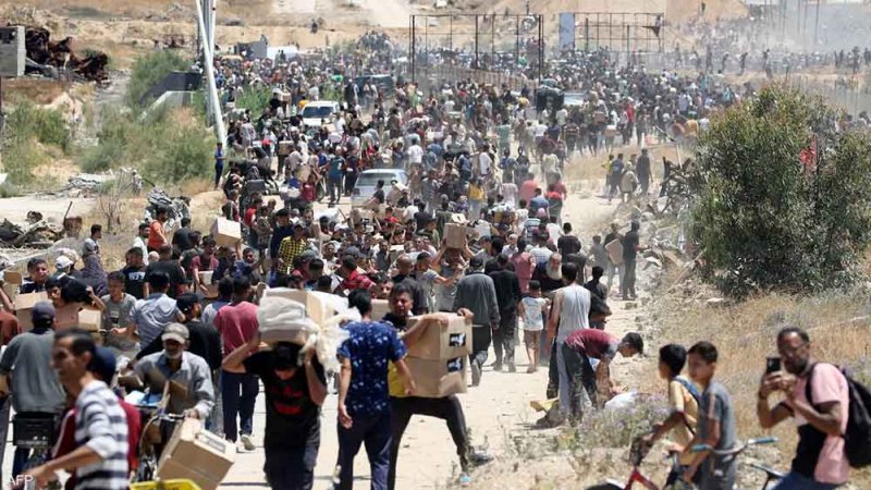مجزرة جديدة في غزة.. إسرائيل تقصف خيام نازحين ومركز مساعدات بخان يونس ورفح