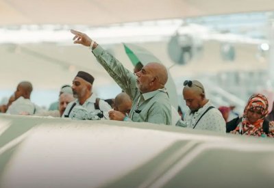 المتعجلون من الحجاج يبدأون رمي الجمرات ويتوجهون لطواف الوداع