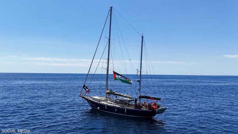 إسرائيل تمنع سفينة مساعدات يقودها ناشطون من بلوغ غزة