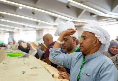ثالث أيام التشريق.. الحجاج يودعون "منى" وينهون المناسك
