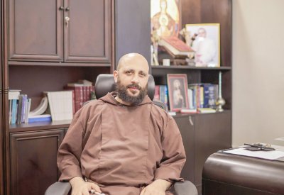 الأب شربل رزق: الدين المسيحي قائم على المحبة بمن فيهم الأعداء.. لأن البشر “إخوة”