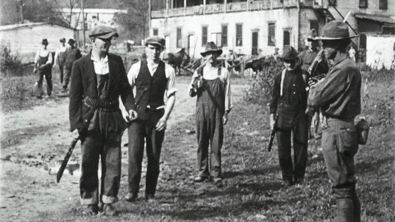 هكذا شهدت أميركا تمردا مسلحا عام 1921