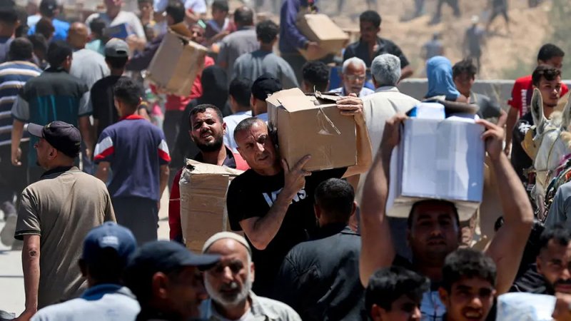 مقتل العشرات قرب مركز للمساعدات.. وإسرائيل تخلي شمال غزة
