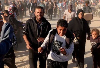 إسرائيل تفتح النار على منتظري مساعدات وسط غزة.. ومقتل 25