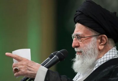 خامنئي: إسرائيل لن تبقى سالمة ولن نلجأ لأنصاف الحلول في ردنا
