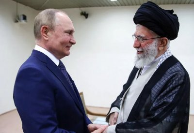 بعد حديثه مع ترامب.. بوتين ينقل "تحذيرا صريحا" إلى خامنئي