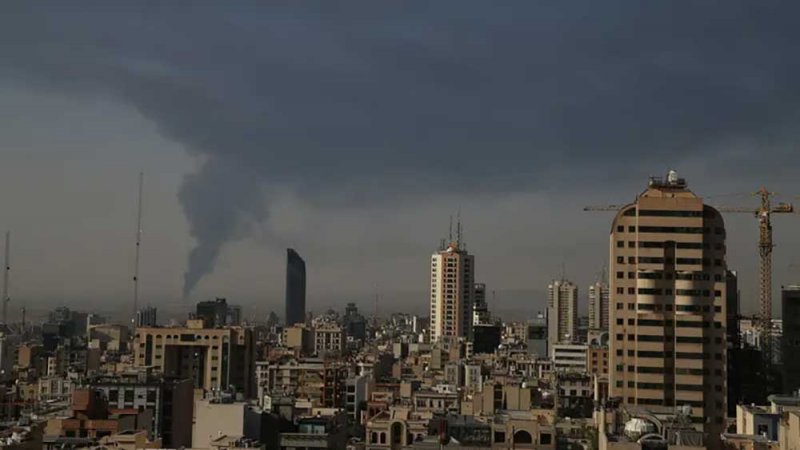 إسرائيل تضرب 80 هدفاً في طهران.. والدفاعات الإيرانية تتصدى