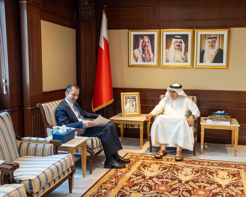 وزير الخارجية يستقبل سفير جمهورية قبرص لدى البحرين