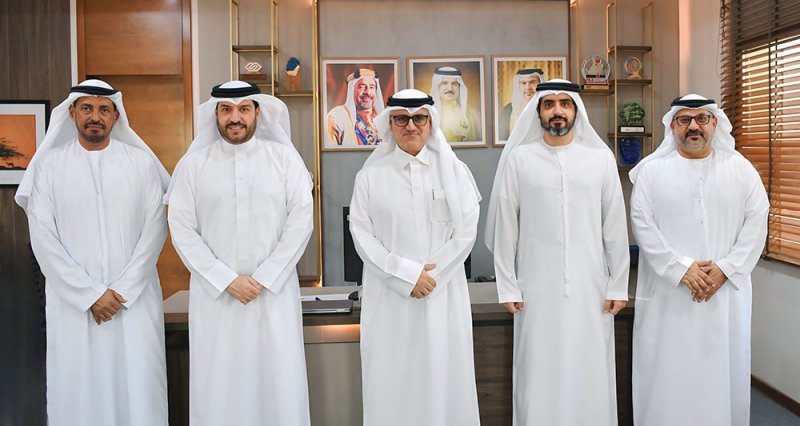 وكيل شؤون البلديات يستقبل وفد وزارة التغير المناخي والبيئة الإماراتية