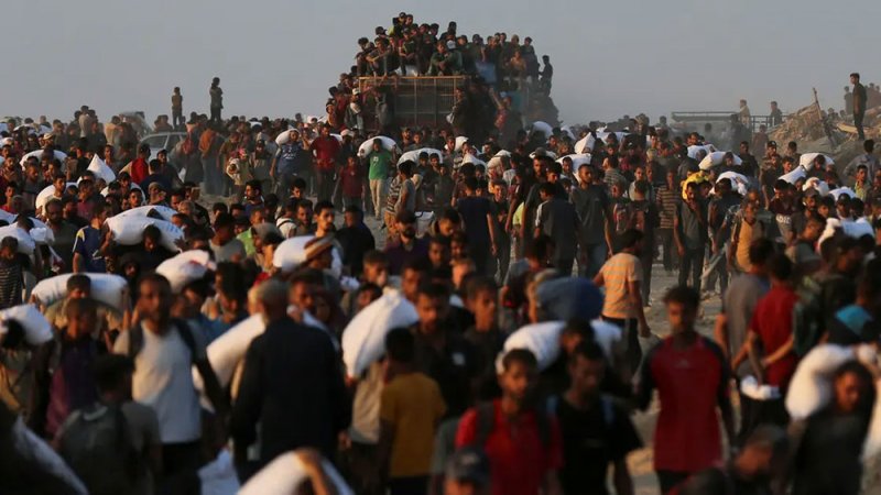 غزة.. مقتل 32 فلسطينياً بينهم 11 عند نقاط توزيع المساعدات