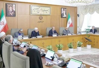الرئيس الإيراني: سنتجاوز أي أزمة بالوحدة الوطنية