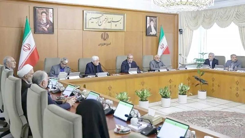 الرئيس الإيراني: سنتجاوز أي أزمة بالوحدة الوطنية
