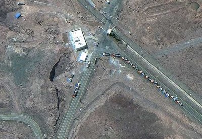 بالصور: رصد تحركا غامضا قرب "فوردو" قبل أيام من الضربة
