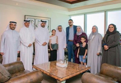 سمو الشيخ عيسى بن علي يسلّم 7 مضخات أنسولين لأطفال مرضى السكري