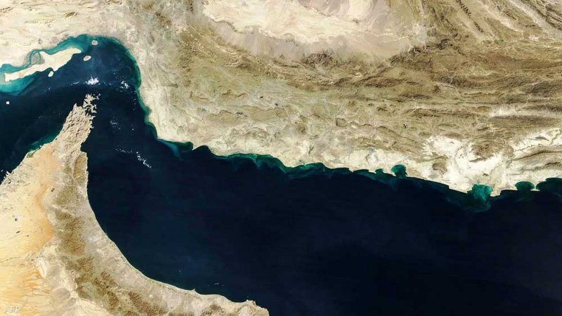 البرلمان الإيراني يقرر إغلاق مضيق هرمز