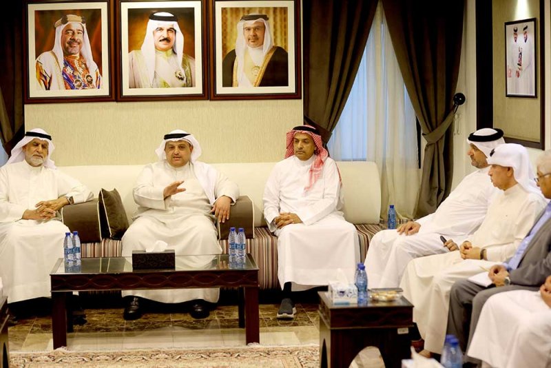 رئيس اتحاد اليد يلتقي برؤساء وممثلي الأندية الأعضاء