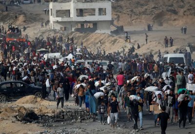 إسرائيل تفتح النار على منتظري المساعدات في غزة.. وتقتل 25