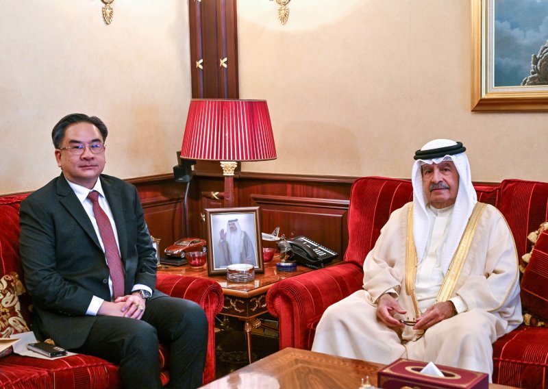 سمو الشيخ علي بن خليفة آل خليفة يستقبل السفير التايلندي