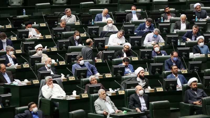 البرلمان الإيراني يوافق على تعليق التعاون مع الوكالة الذرية