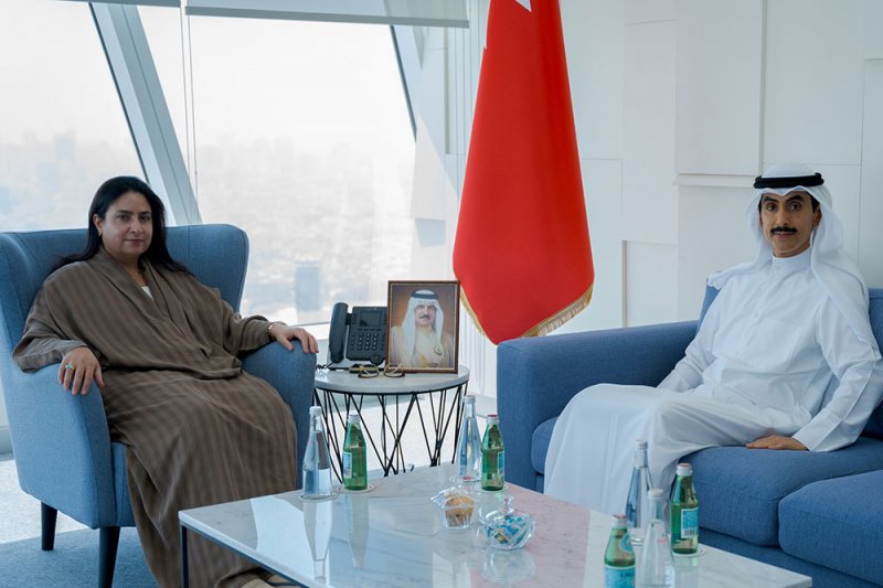 المدير العام لمعهد الإدارة العامة تستقبل سفير دولة الكويت لدى مملكة البحرين