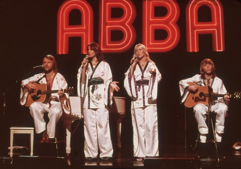 ABBA يتصدر المبيعات مجدداً بعد 50 عاماً على إصداره الأول