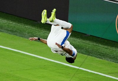 الدوسري وليوناردو يقودان الهلال لدور الـ16 بمونديال الأندية