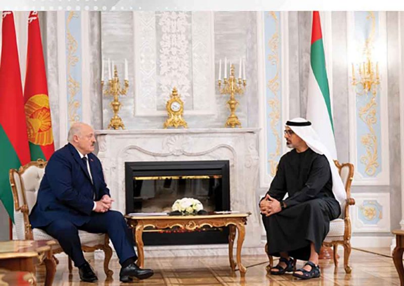 ولي عهد أبوظبي يعقد مباحثات رسمية مع رئيس بيلاروس في مينسك
