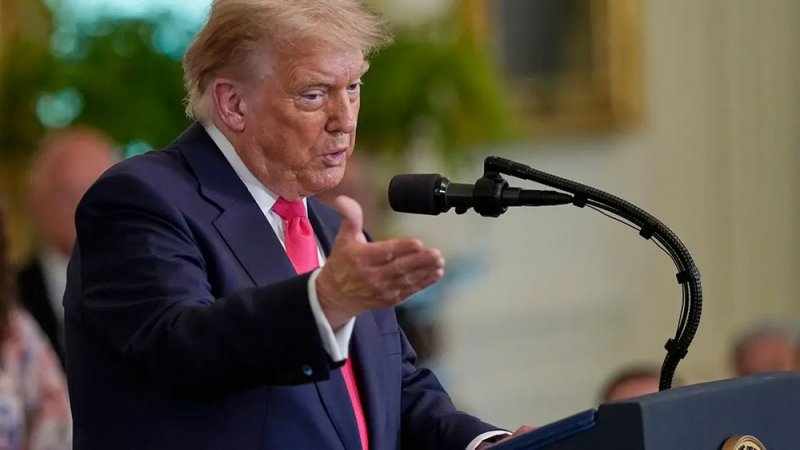 ترامب: أنقذتُ خامنئي من "موت بشع ومهين".. وقد أضرب إيران مجدداً