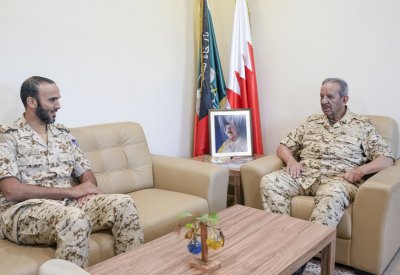 القائد العام لقوة دفاع البحرين يقوم بزيارة تفقدية لإحدى وحدات قوة دفاع البحرين