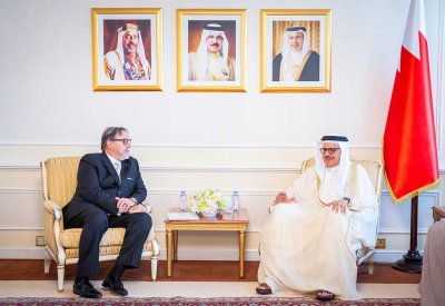 وزير الخارجية يستقبل سفير المجر لدى البحرين والمقيم في الرياض
