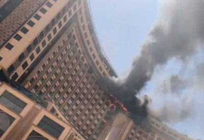 حريق يلتهم فندقا ضخما في بغداد بعد شهرين من افتتاحه