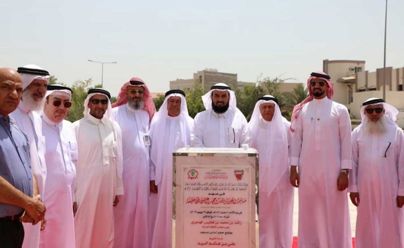 رئيس مجلس الأوقاف السنية يضع حجر الأساس لمسجد علي بن هاشم السيد