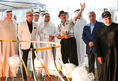 رئيس الأوقاف الجعفرية يفتتح مهرجان الإمام الحسين الفني في المنامة للفنان عباس الموسوي