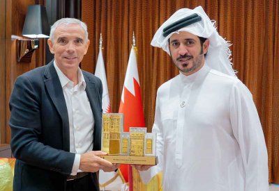خالد بن حمد يستقبل رئيس الاتحاد الدولي للترايثلون