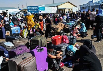 إيران رحلت عددا ضخما من الأفغان خلال شهر الحرب مع إسرائيل