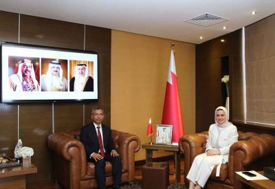 وزيرة شؤون الشباب تستقبل سفير جمهورية بنغلاديش الشعبية لدى مملكة البحرين