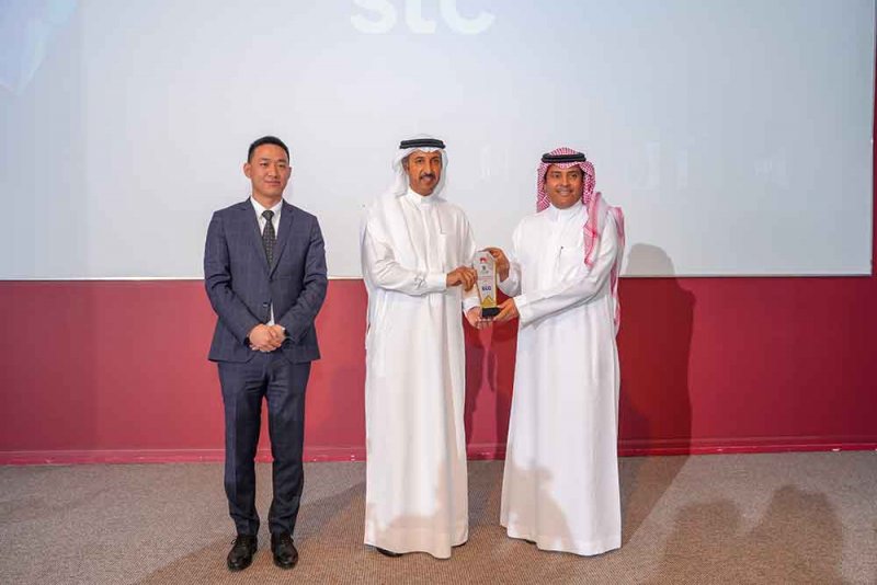 تكريم stc البحرين كشريك استراتيجي لتنمية المواهب في قطاع تقنية المعلومات