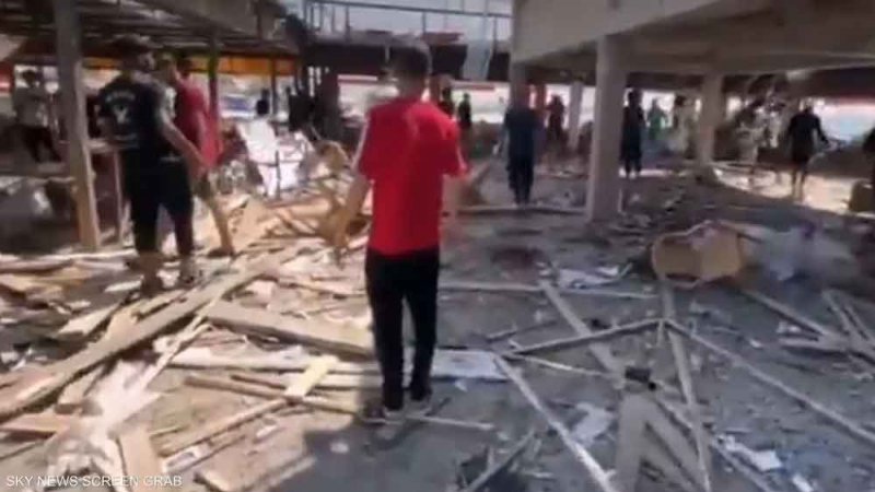 الجيش الإسرائيلي يقصف استراحة مكتظة بالنازحين ويودي بحياة 24 شخصًا بينهم صحفي