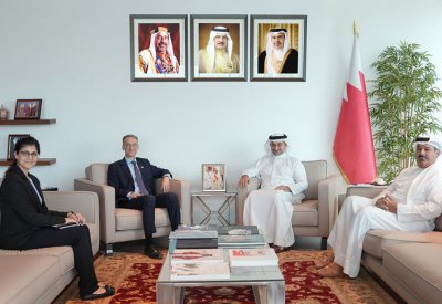 وزير الصناعة والتجارة يستقبل سفير الولايات المتحدة الأمريكية لدى مملكة البحرين