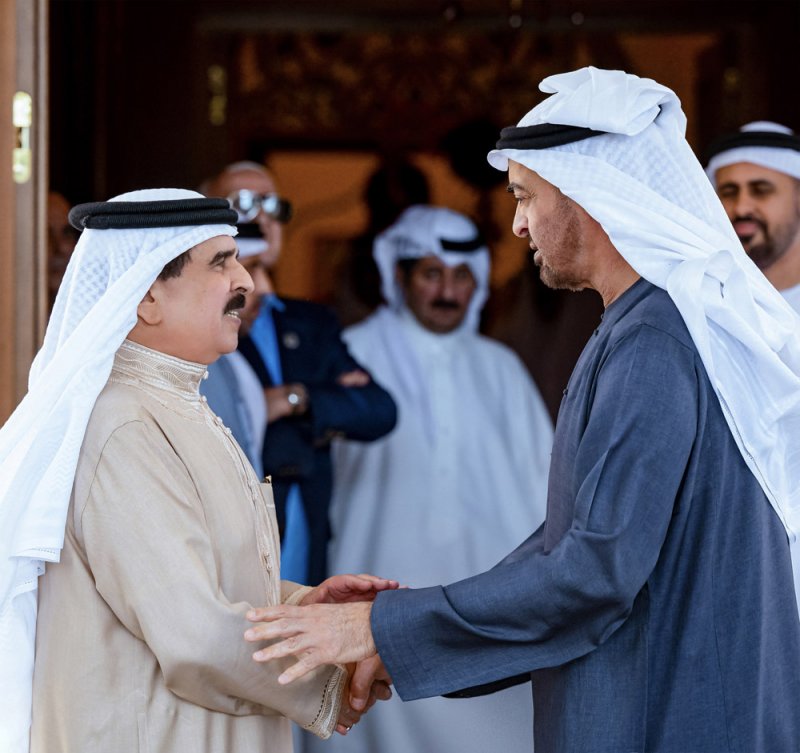 الملك المعظم ورئيس الإمارات يؤكدان عمق العلاقات البحرينية الإماراتية