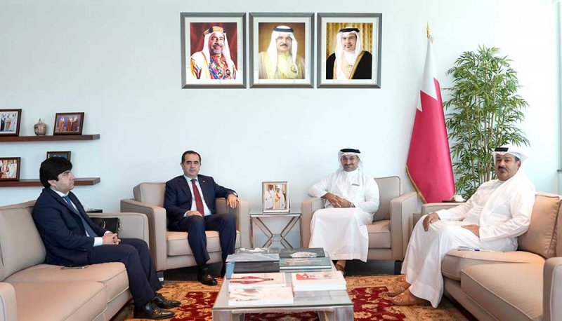 فخرو يبحث تعزيز المجالات الصناعية والتجارية مع طاجيكستان
