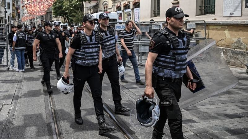 تركيا توسع حملة التوقيفات.. اعتقال 3 رؤساء بلديات