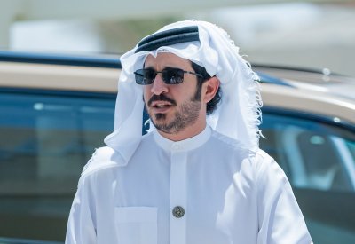 سمو الشيخ خالد بن حمد يتفقد مسبح مدينة خليفة الرياضية